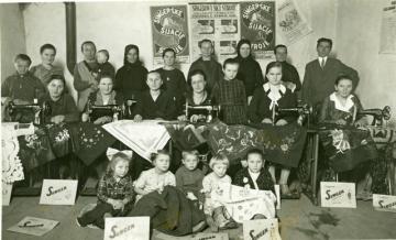 Účastníčky kurzu šitia na SINGER-kách Účastníčky kurzu šitia na SINGER-kách