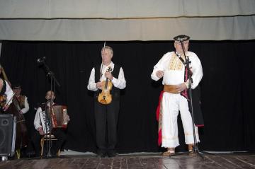 Folklórny súbor Jánošík a Ľudová hudba O.Molotu Folklórny súbor Jánošík a Ľudová hudba O.Molotu