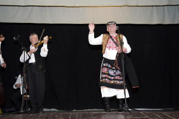 Folklórny súbor Jánošík a Ľudová hudba O.Molotu Folklórny súbor Jánošík a Ľudová hudba O.Molotu