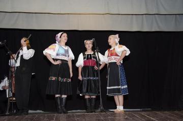 Folklórny súbor Jánošík a Ľudová hudba O.Molotu Folklórny súbor Jánošík a Ľudová hudba O.Molotu