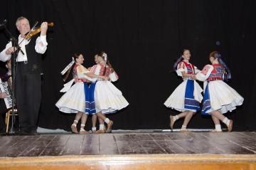 Folklórny súbor Jánošík a Ľudová hudba O.Molotu Folklórny súbor Jánošík a Ľudová hudba O.Molotu
