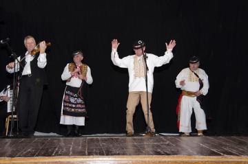 Folklórny súbor Jánošík a Ľudová hudba O.Molotu Folklórny súbor Jánošík a Ľudová hudba O.Molotu