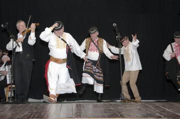 Folklórny súbor Jánošík a Ľudová hudba O.Molotu Folklórny súbor Jánošík a Ľudová hudba O.Molotu