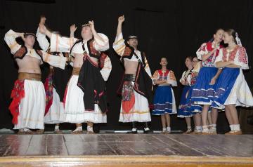 Folklórny súbor Jánošík a Ľudová hudba O.Molotu Folklórny súbor Jánošík a Ľudová hudba O.Molotu