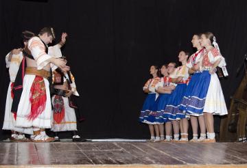 Folklórny súbor Jánošík a Ľudová hudba O.Molotu Folklórny súbor Jánošík a Ľudová hudba O.Molotu