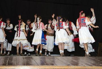 Folklórny súbor Jánošík a Ľudová hudba O.Molotu Folklórny súbor Jánošík a Ľudová hudba O.Molotu