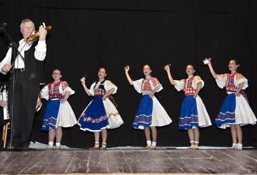 Folklórny súbor Jánošík a Ľudová hudba O.Molotu Folklórny súbor Jánošík a Ľudová hudba O.Molotu